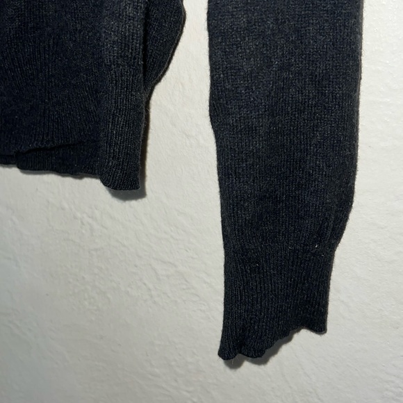 J Crew L cashmere blend v neck sweater - Picture 3 of 5